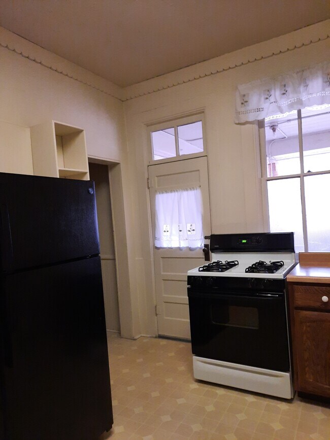 Cocina - 1743 N Clarkson St