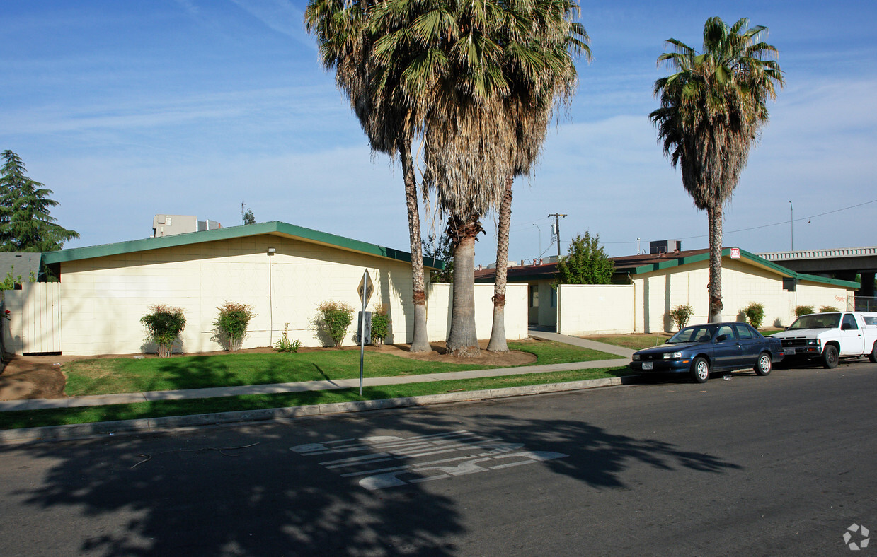 Primary Photo - Park-Poplar Apartments