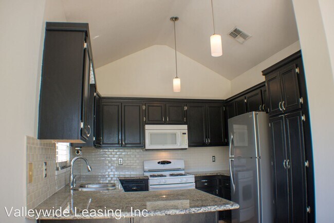 Foto del edificio - 2 br, 2 bath House - 18105 Erik Ct #472