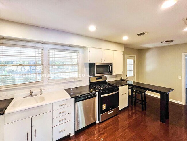 Foto del edificio - 1521 Wilhurst St