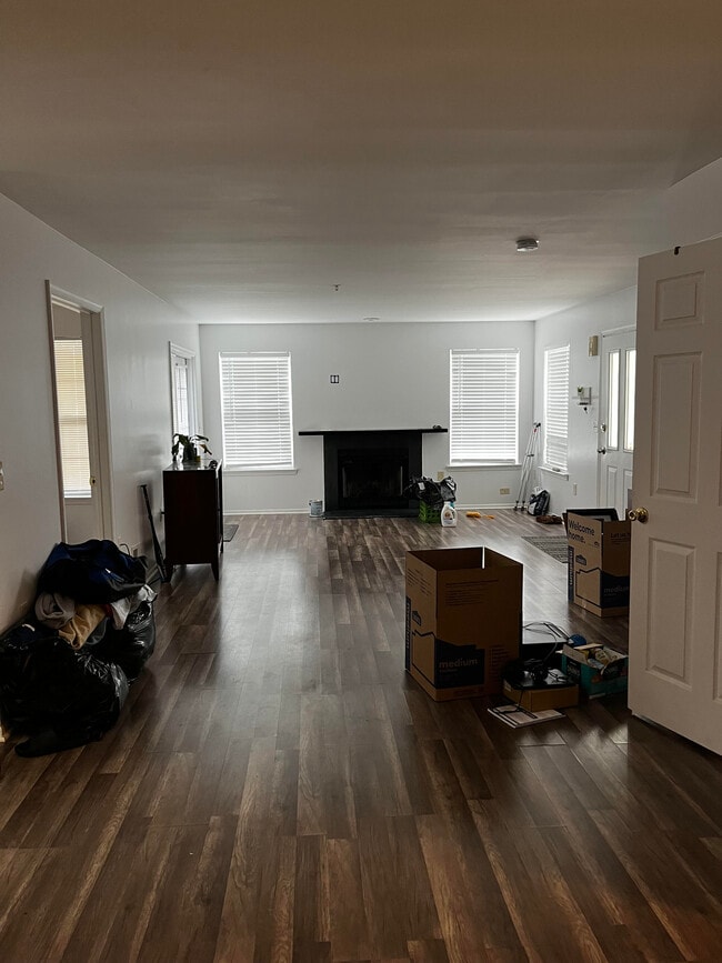 Building Photo - 250 Vasser Dr