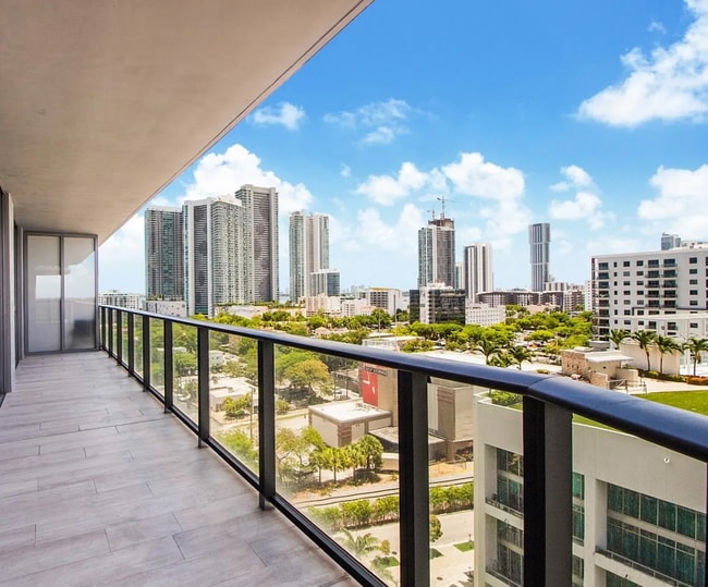 Foto del edificio - 121 NE 34th St