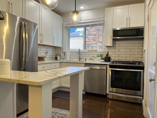 Building Photo - 1266 Beaconsfield Ave