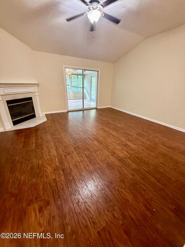 Foto del edificio - 3150 Highland Grove Dr