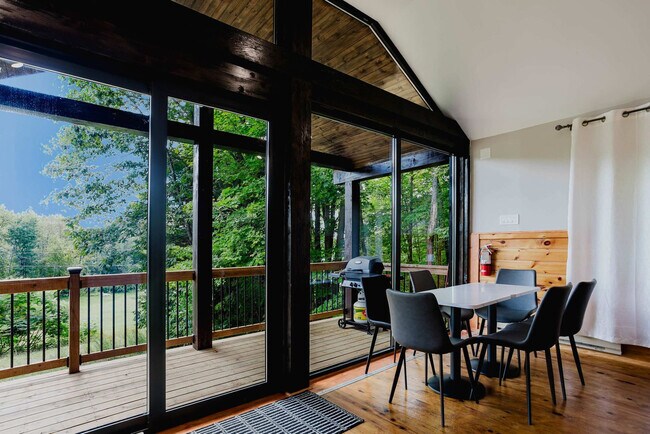 Photo du bâtiment - 2689 Muskoka District Road 118 West