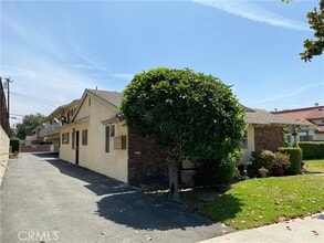 Building Photo - 320 N Stoneman Ave