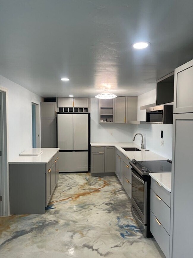 Building Photo - 2 Bedroom Guest Suite with Incredible View...