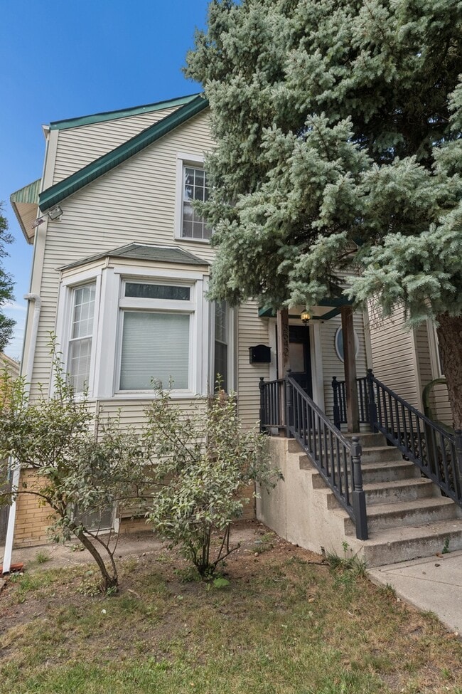Building Photo - 3542 N Albany Ave