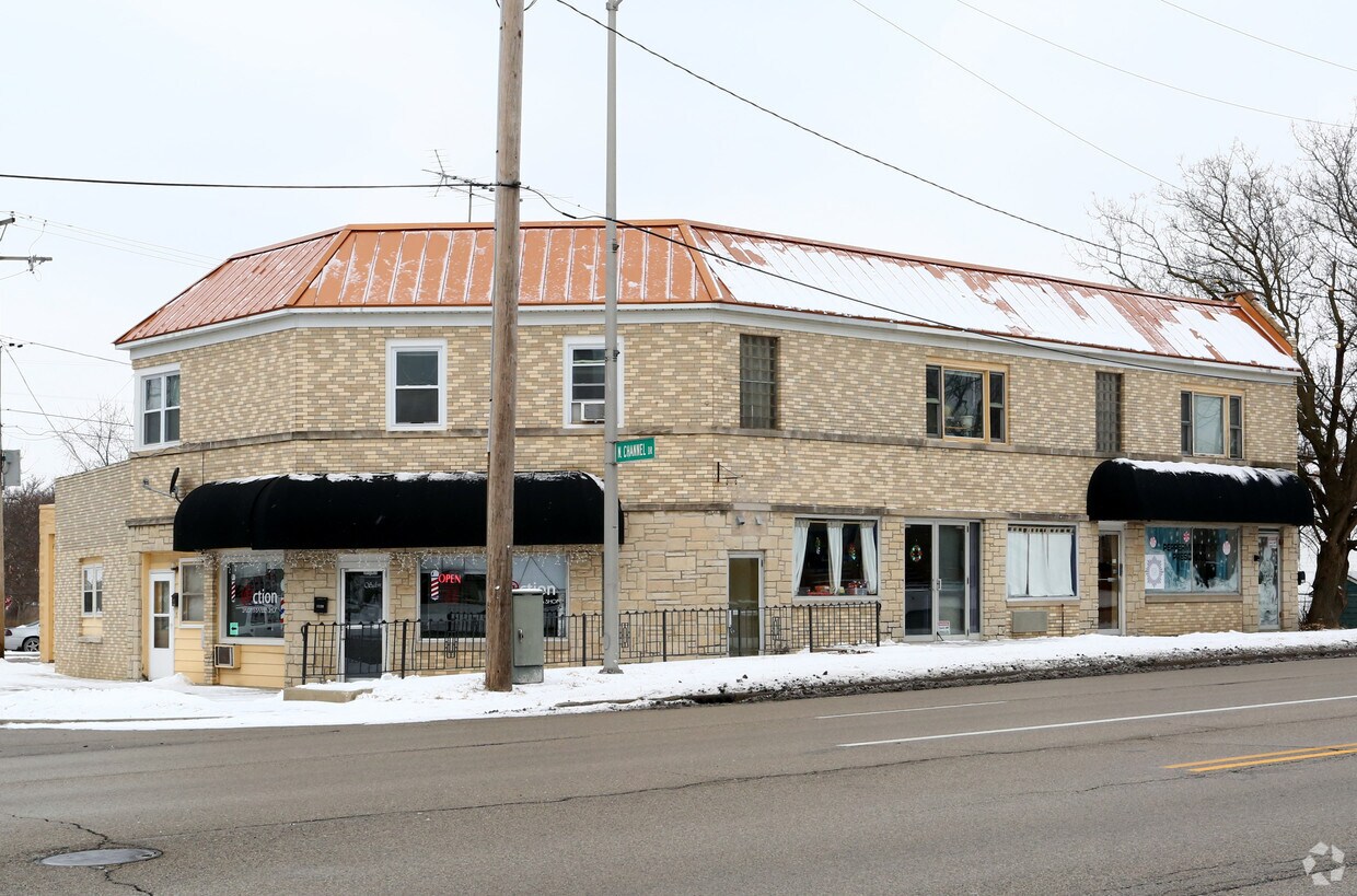 1122 Cedar Lake, Round Lake Beach, IL 60073 Apartments in Round Lake