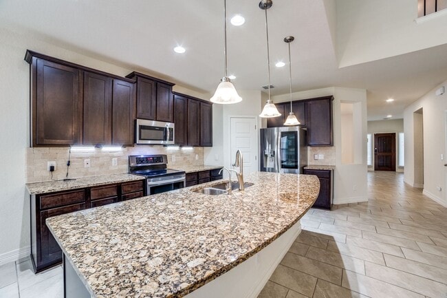 Foto del edificio - 2999 sq ft 4 Bedroom 3.5 Bathroom 2 Story ...