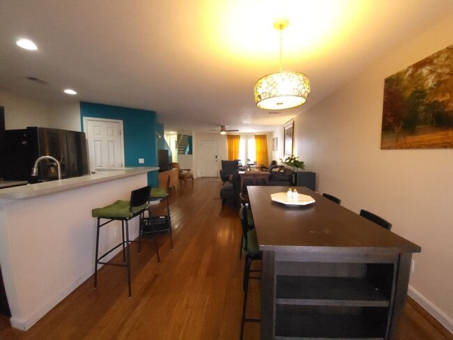 Building Photo - Eco-Friendly 3BR Townhome in Denver
