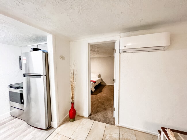 Building Photo - 1376 W 600 S