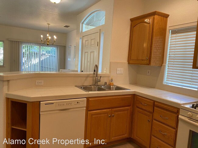 Building Photo - 2 br, 2 bath House - 300 Trumbull Way