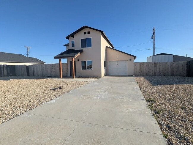 Building Photo - Brand new 2024 construction 3 bedroom, 2 bathroom home located in California City.