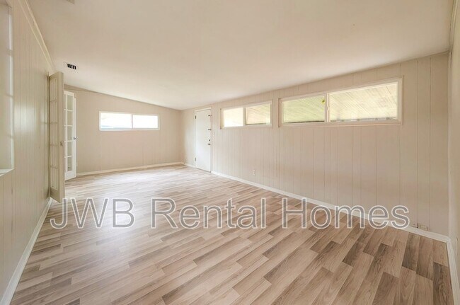 Foto del edificio - 5726 Ovella Rd