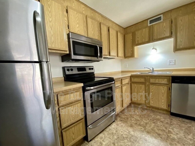 27708 Evergreen Run, Imperial, PA 15126 Condo for Rent in Imperial