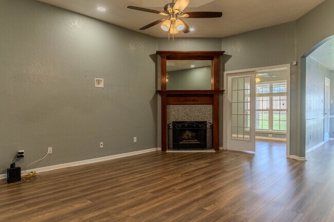 Foto del edificio - "Charming and Spacious 1,575 Sq Ft Home with 3-Bedroom Retreat with 2 Full Baths!"