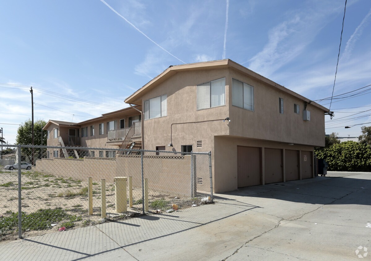 Building Photo - 2630 Linden Ave