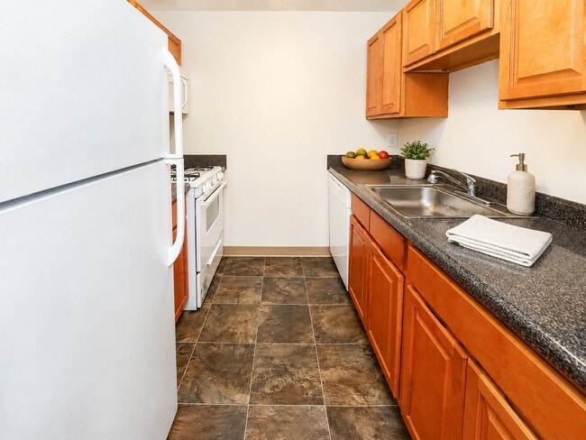Building Photo - Cranbury Crossing Apartment Homes