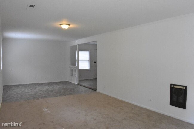 Building Photo - 3 br, 1 bath House - 1242 Hawthorne Circle