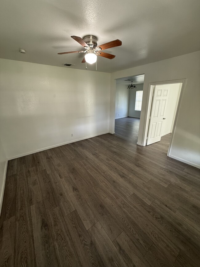 Building Photo - 208 Fesmire Ave