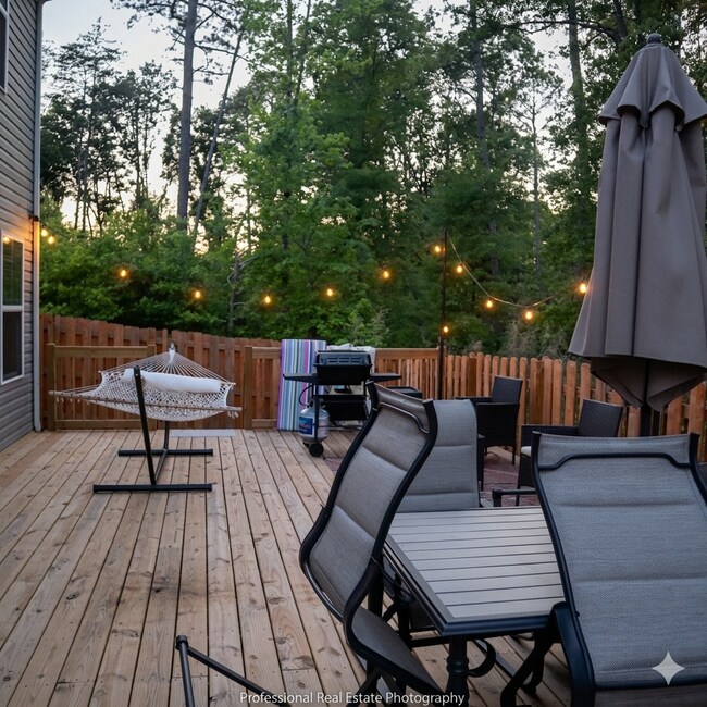 Foto del edificio - 304 Harvest Hill Ln