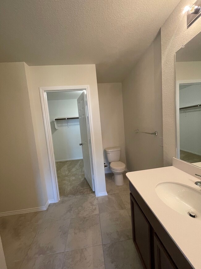 Foto del edificio - 1009 Voca Dr.