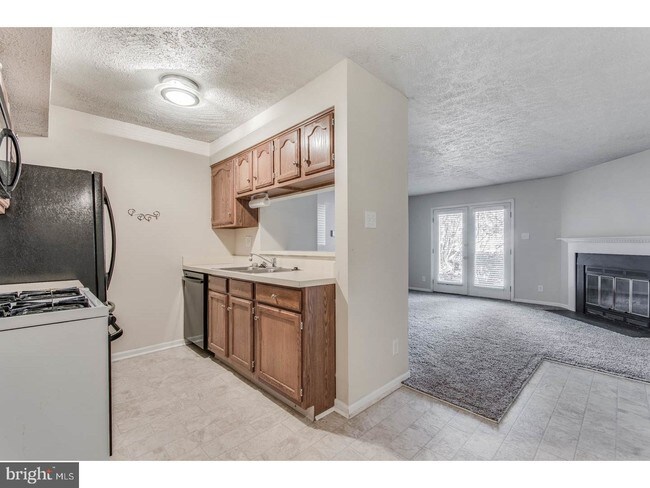 Building Photo - 74 Kenwood Dr