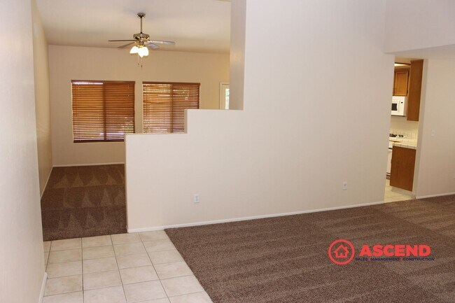 Foto del edificio - Spacious 3-Bedroom Home with Comfortable Living Space