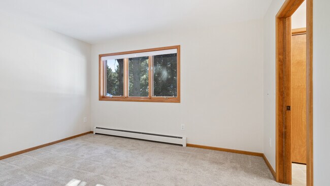 Building Photo - 1015 Hide A Way Ln