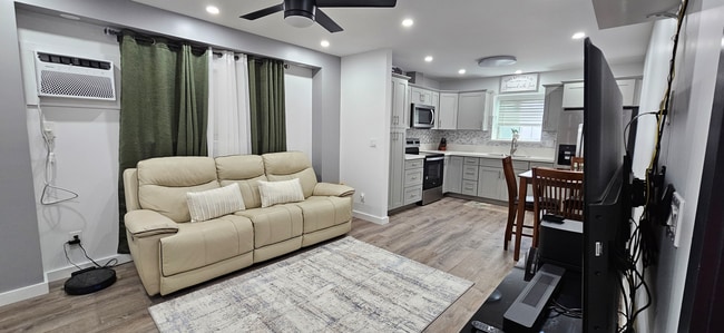 Photo - 415-415 Aumoku St House