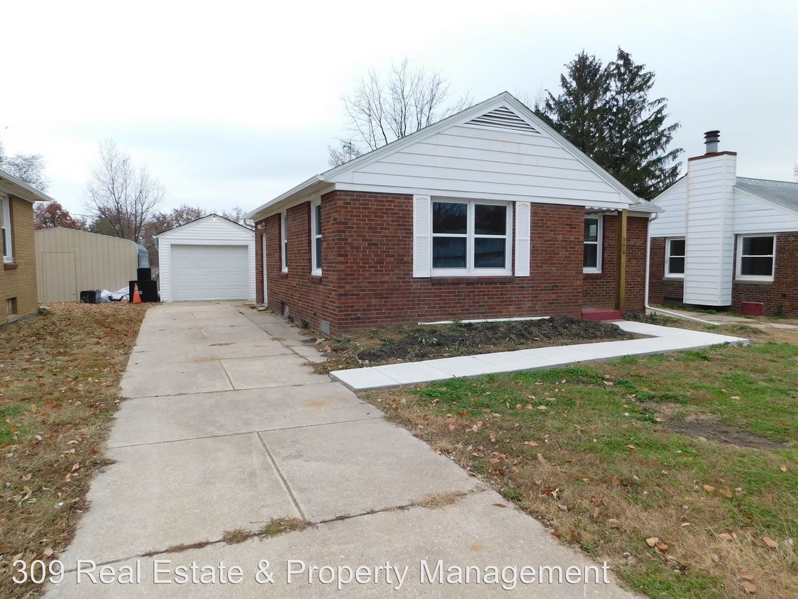 Primary Photo - 1106 E War Memorial Dr