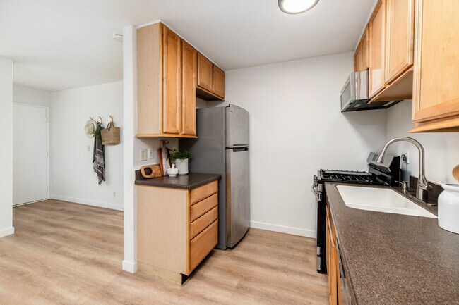 Building Photo - 13754 Mango Dr