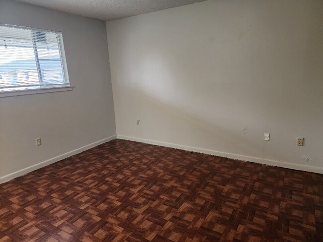 Foto del edificio - 4627 Tigerland Ave