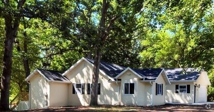 Building Photo - W166 Hilltop Dr