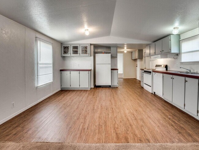 Foto del edificio - 3bed/2bath Mobile Home on 1.2 Acres Availa...