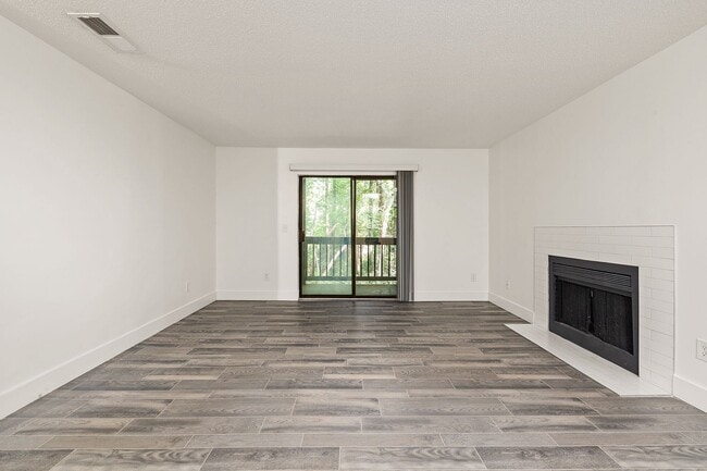 Building Photo - Avana Lake Lynn