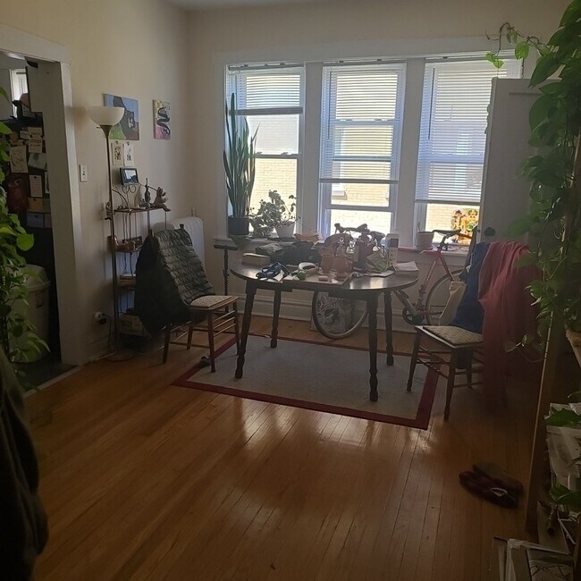 Foto del edificio - 4412 N St Louis Ave