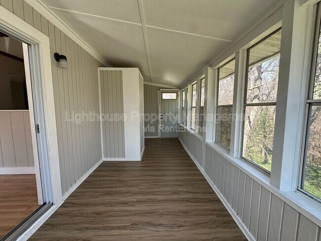 Building Photo - 45 Leitch Dr