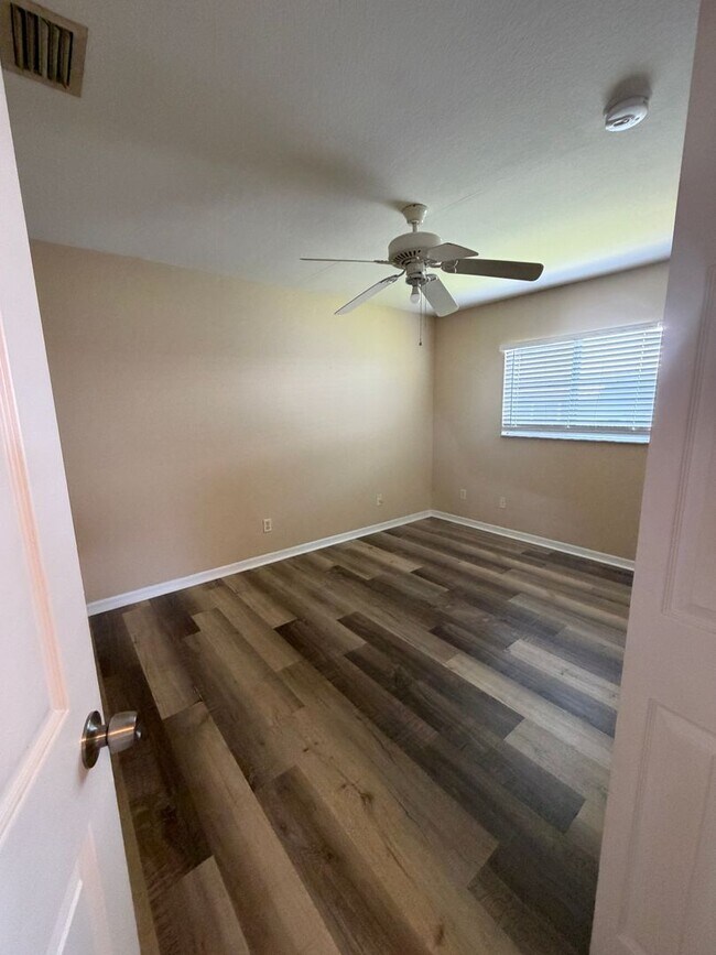 Foto del edificio - 3 Bedroom 2 bathroom 2 car garage home for rent in Cape Coral FL!