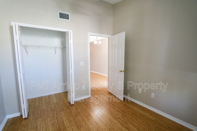 Foto del edificio - 6447 Osprey Lake Cir