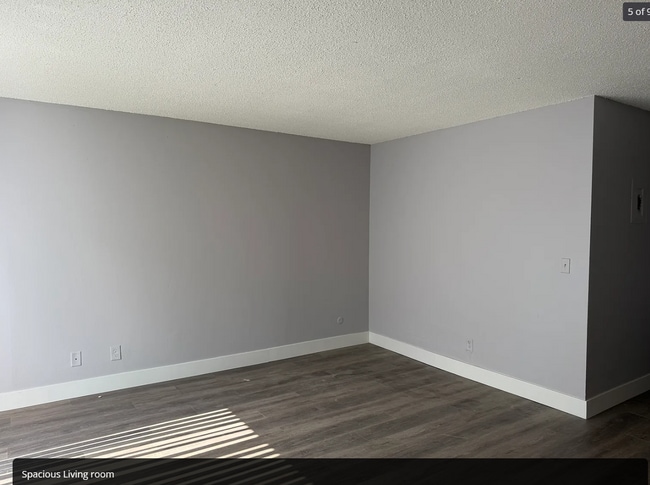 Building Photo - 2154 W Brownwood Ave