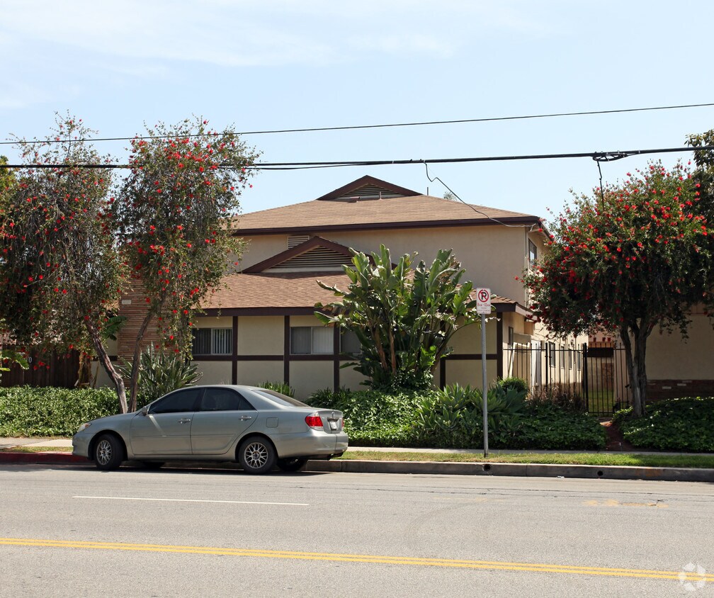 Building Photo - 18000 Burbank Blvd