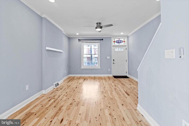 Building Photo - 260 Roxborough Ave