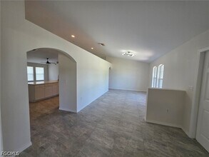 Building Photo - 760 Lamar St E