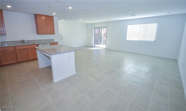 Foto del edificio - 5401 Lynn Crk Ave