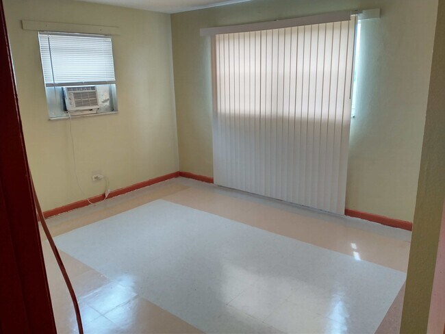 Building Photo - 423 N Cocoanut Rd