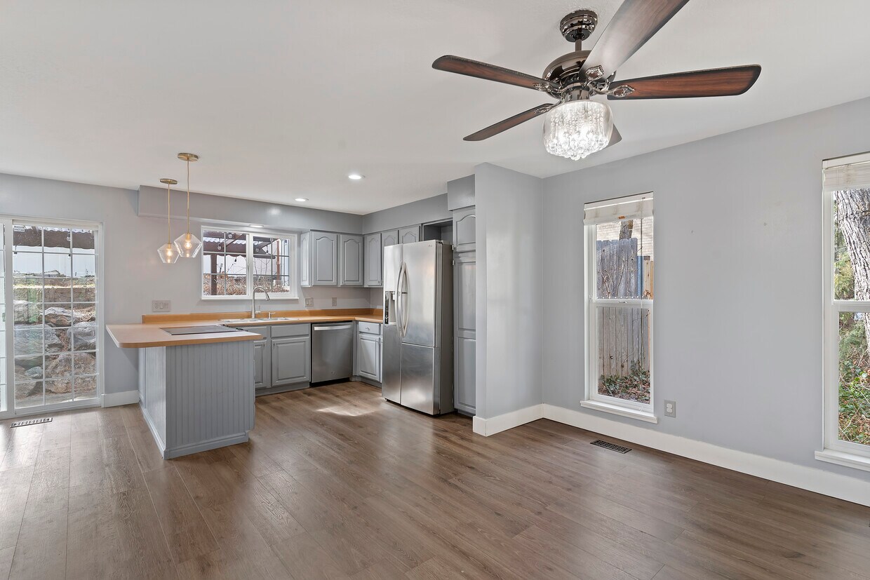 Building Photo - South Ogden