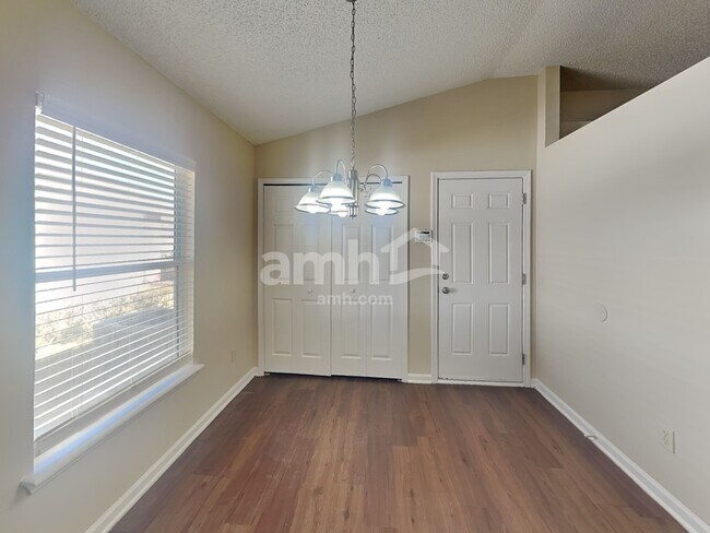 Foto del edificio - 1836 Northglen Cir