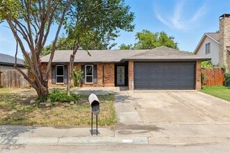Building Photo - 2307 Montclair Dr